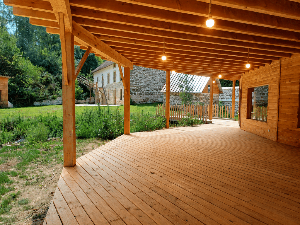 6a81eab592cde_DomainedeValriouxTerrasse5